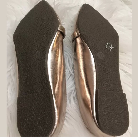 Report Women's Rose Gold Metallic Pointy Flats - Picture 5 of 6
